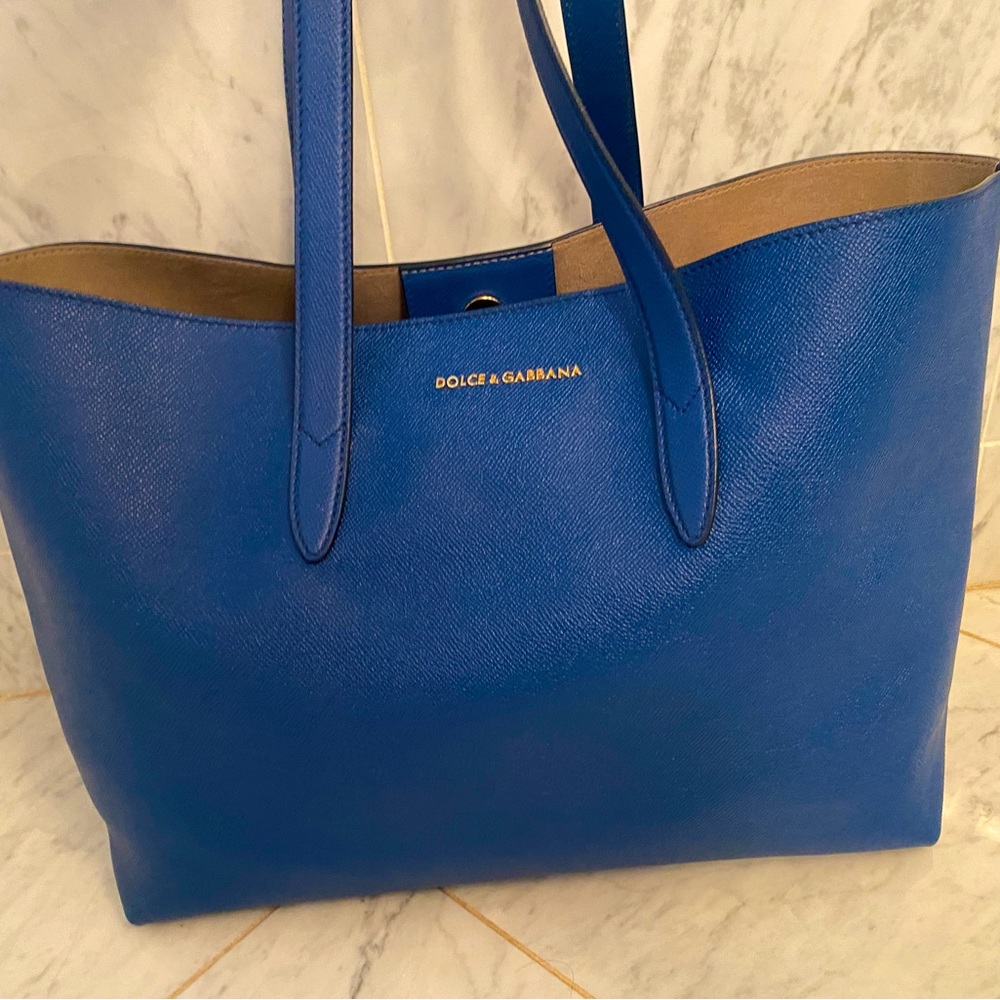 DOLCE & GABBANA DAUPHINE MORBI STAMPA TOTE. W/ pouch and large black dust bag.
